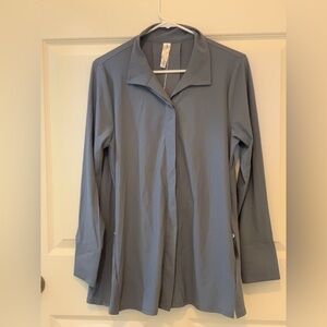 Marla Wynn’s Gray Long Sleeve Button-Up Shirt. Size-Small
